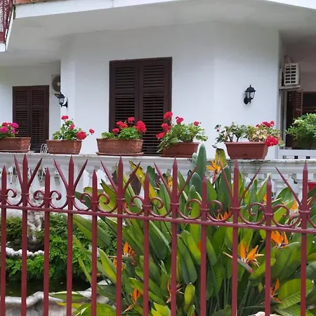 Casa Strazzeri Ferienhaus *